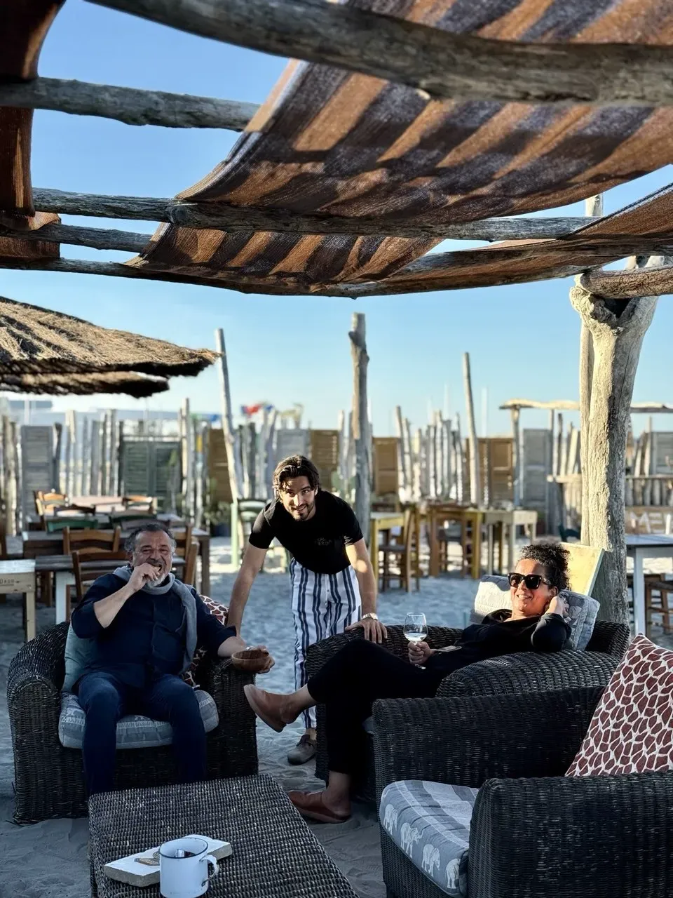 Il team di Casa Merida sulla spiaggia